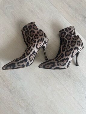 Dolce & Gabbana Leopard Print Pointed Stiletto Ankle Boots - Brown/Black